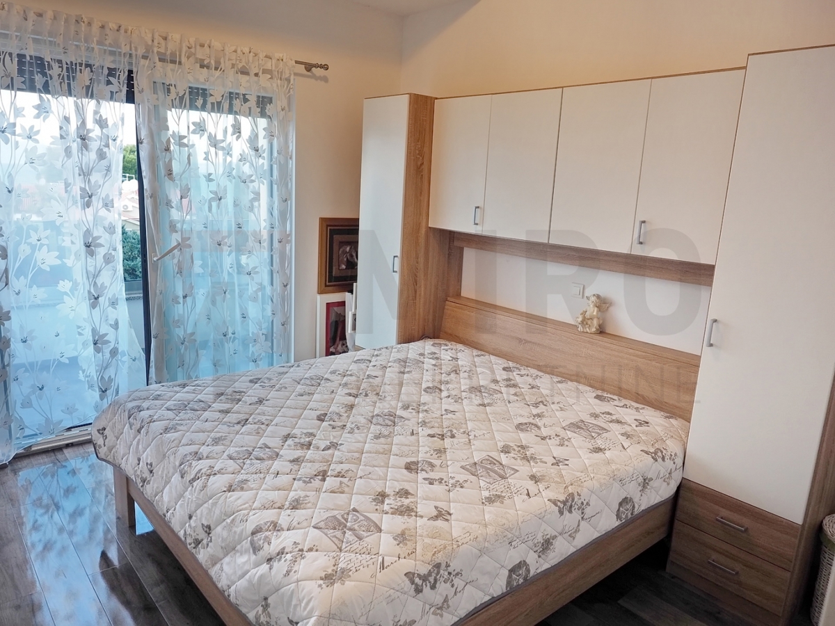 Malinska, luksuzni penthouse z dvigalom na odlični lokaciji 100m od morja