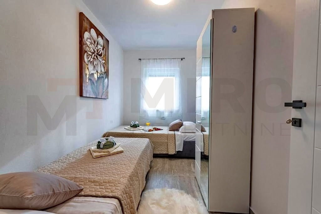 Uvala Soline, moderno opremljeno trisobno stanovanje s pogledom na morje, PRODAJA!