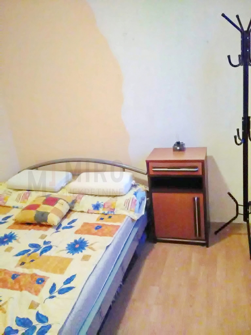 Malinska, okolica, dvojček z več stanovanjskimi enotami, PRODAJA!