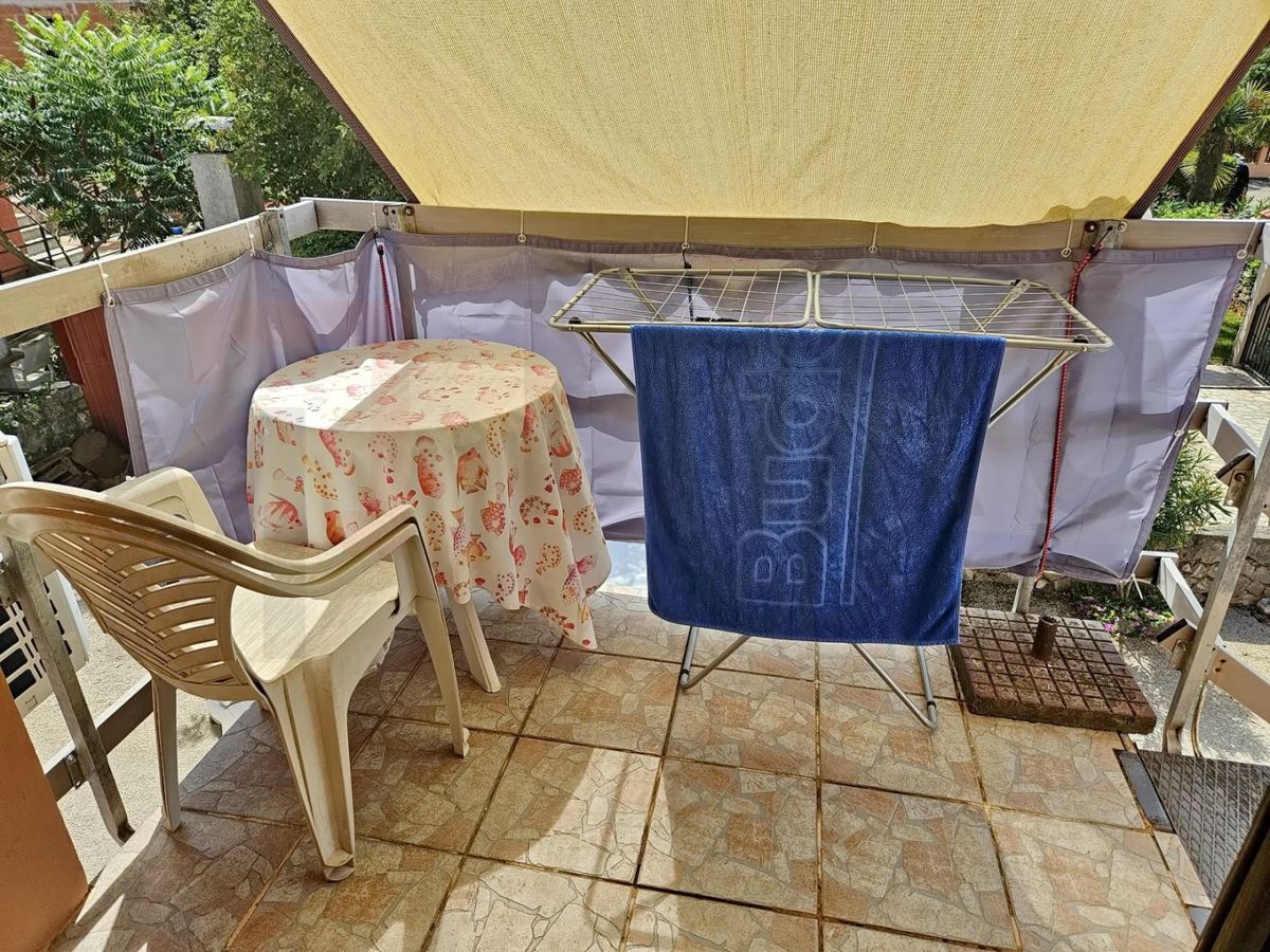 Malinska, okolica, dvojček z več stanovanjskimi enotami, PRODAJA!