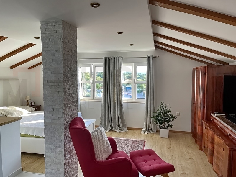 Malinska, apartmajska hiša z bazenom, PRODAJA!