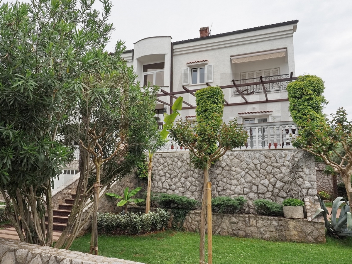 Malinska, apartmajska hiša z bazenom, PRODAJA!