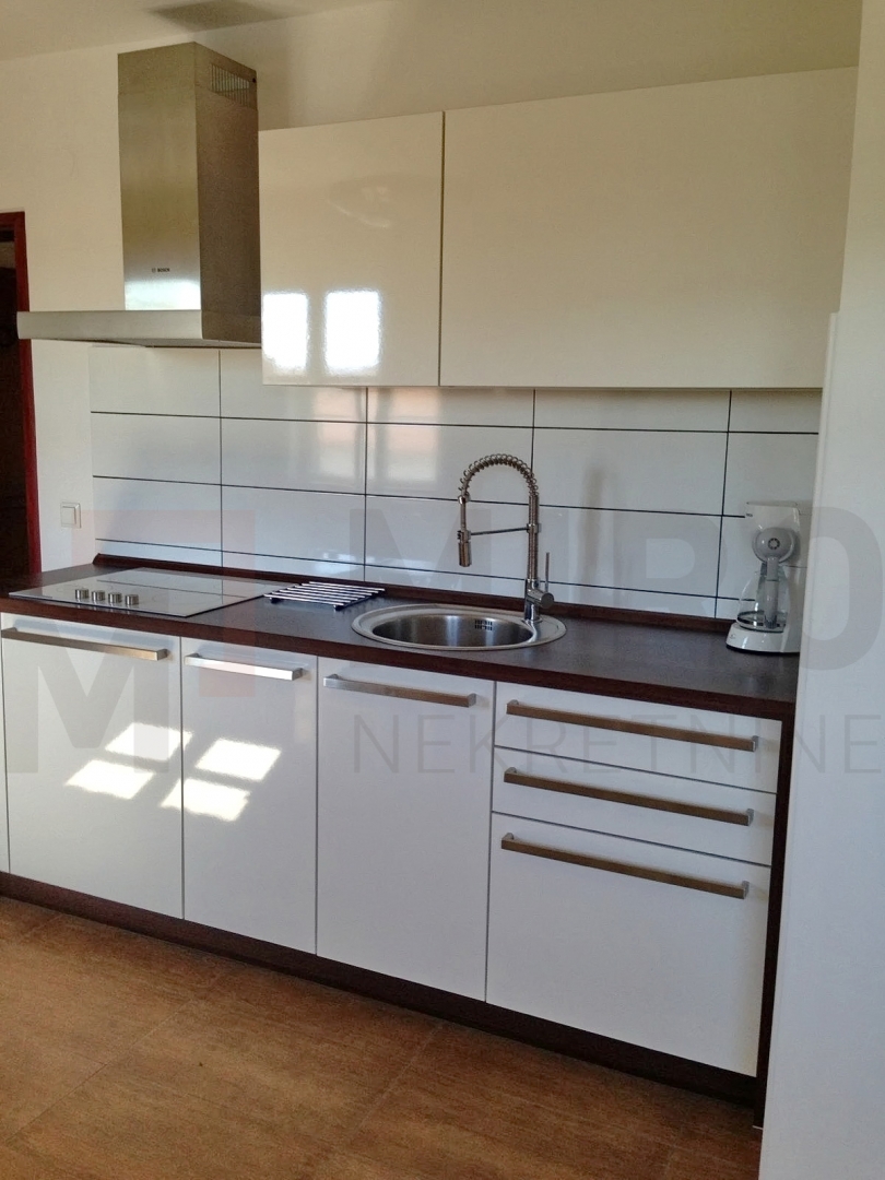 Malinska, apartmajska hiša z bazenom, PRODAJA!