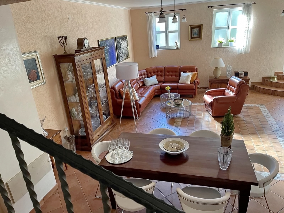 Malinska, apartmajska hiša z bazenom, PRODAJA!