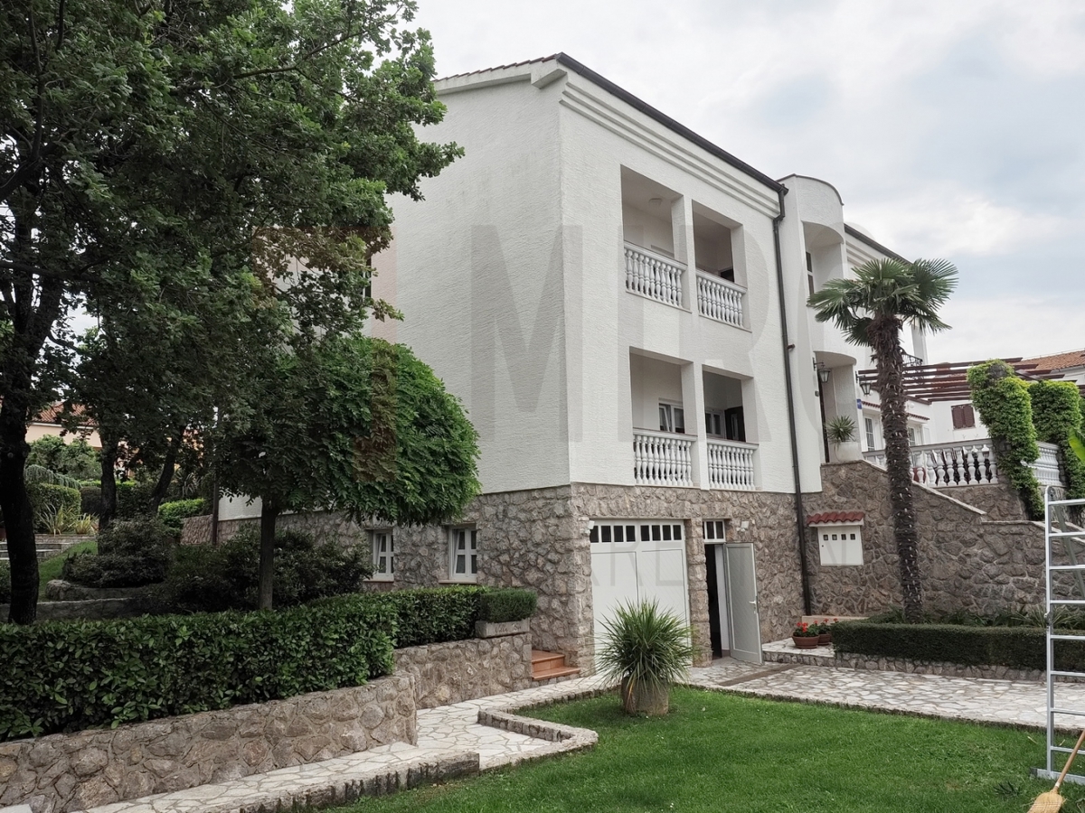 Malinska, apartmajska hiša z bazenom, PRODAJA!