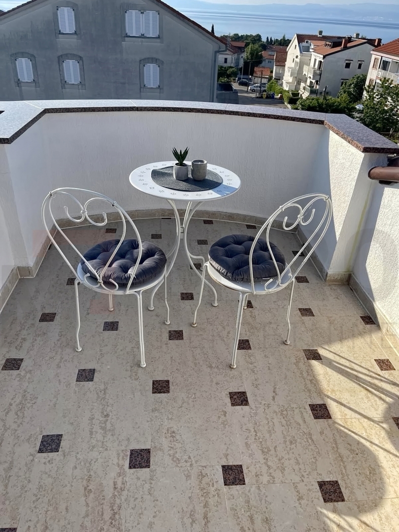 Malinska, apartmajska hiša z bazenom, PRODAJA!