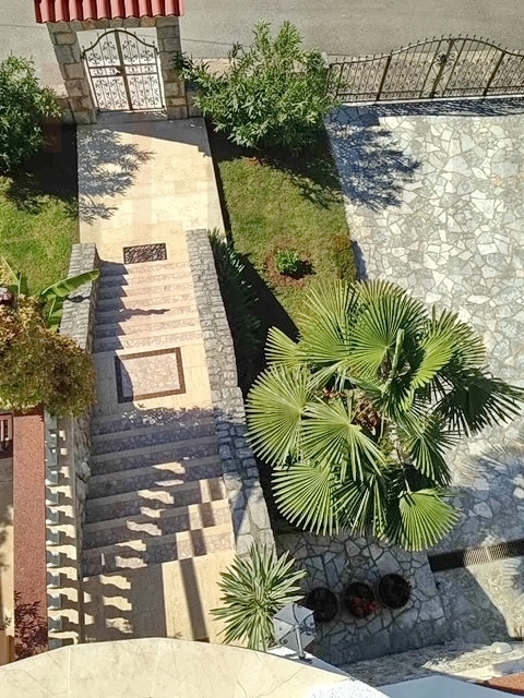 Malinska, apartmajska hiša z bazenom, PRODAJA!