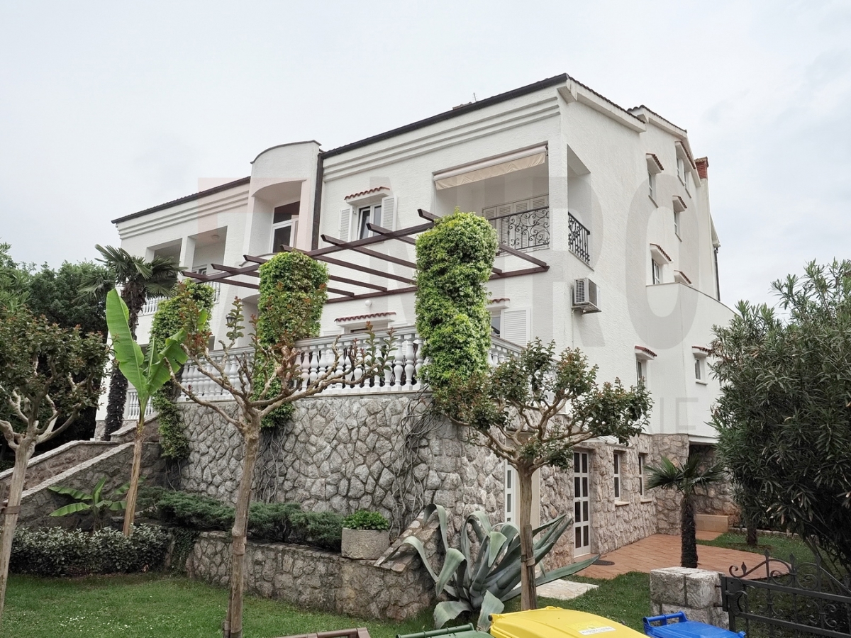 Malinska, apartmajska hiša z bazenom, PRODAJA!