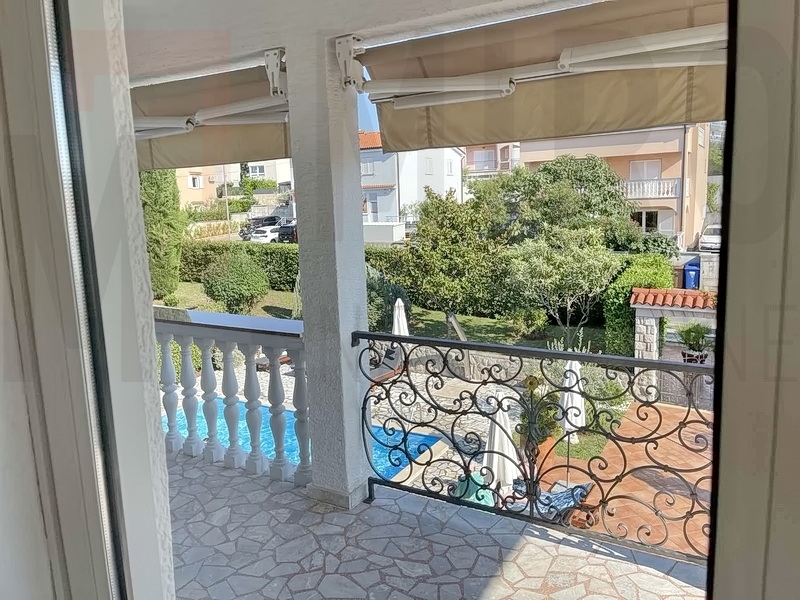 Malinska, apartmajska hiša z bazenom, PRODAJA!