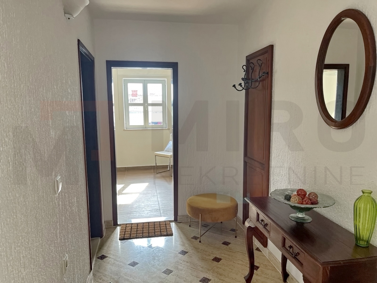 Malinska, apartmajska hiša z bazenom, PRODAJA!