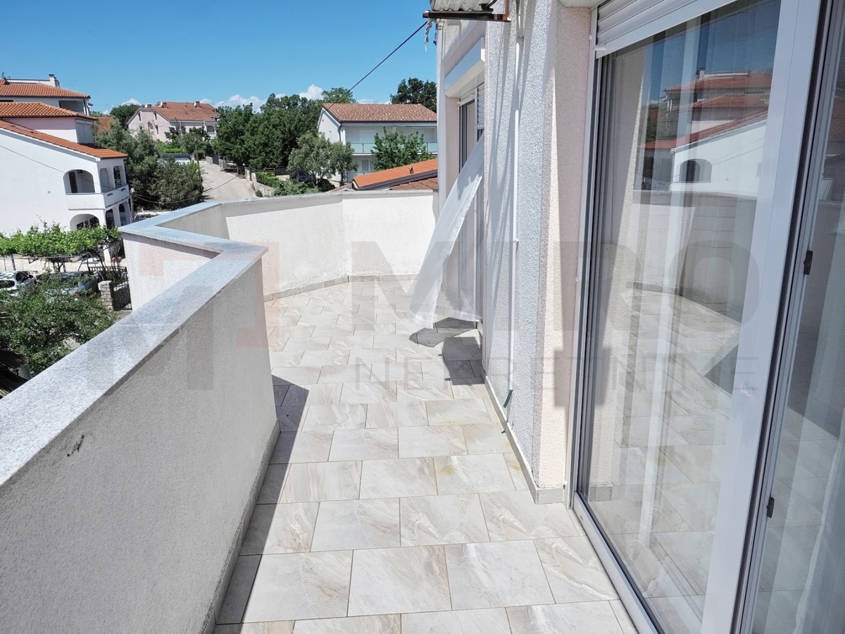 Malinska, hiša s 5 apartmaji na odlični lokaciji!