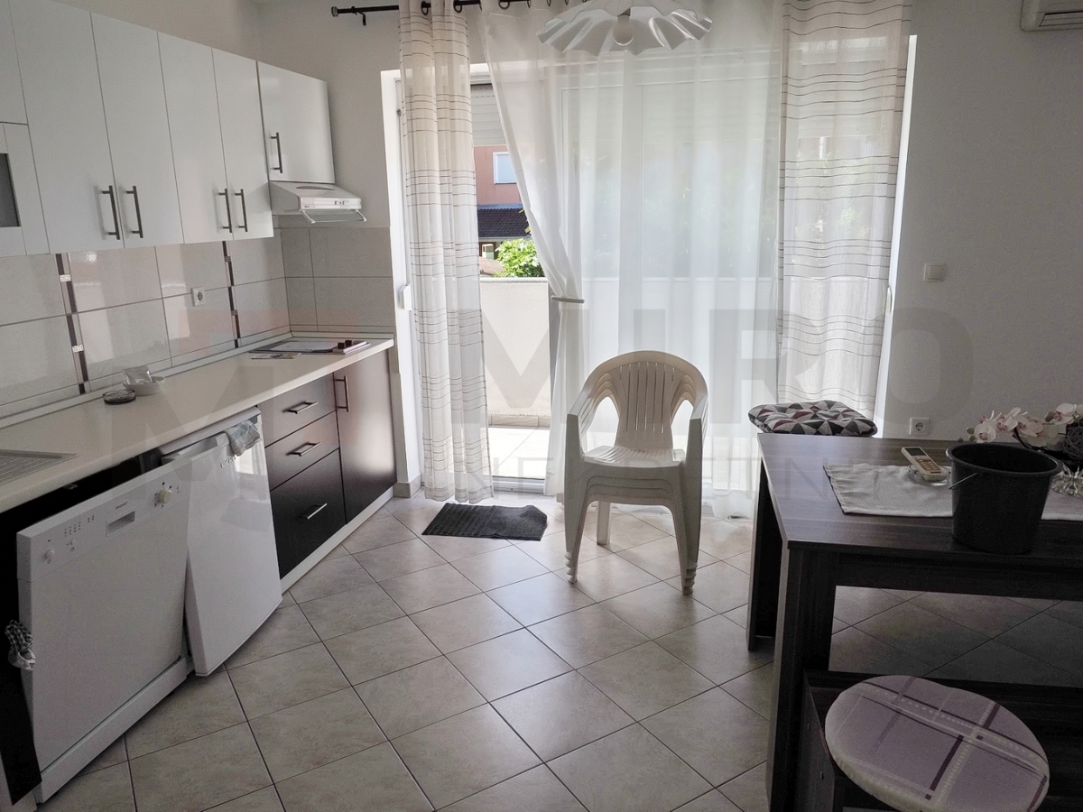 Malinska, hiša s 5 apartmaji na odlični lokaciji!