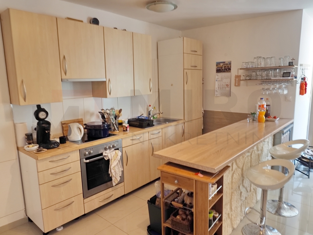 Malinska, hiša s 5 apartmaji na odlični lokaciji!