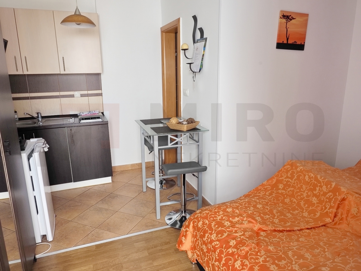 Malinska, hiša s 5 apartmaji na odlični lokaciji!