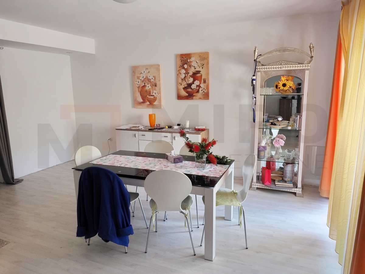 Malinska, hiša s 5 apartmaji na odlični lokaciji!