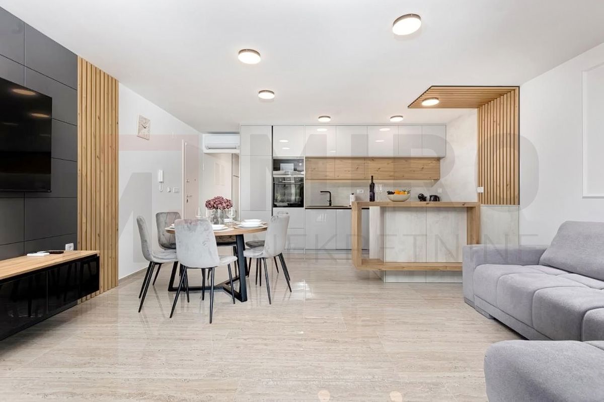 Malinska, luksuzno opremljen apartma z bazenom in pogledom na morje