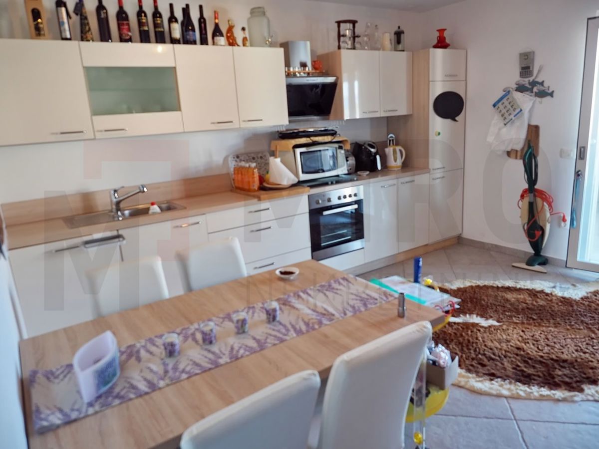 !!NA VOLJO SAMO PRI NAS!! Malinska, opremljeno stanovanje z vrtom!