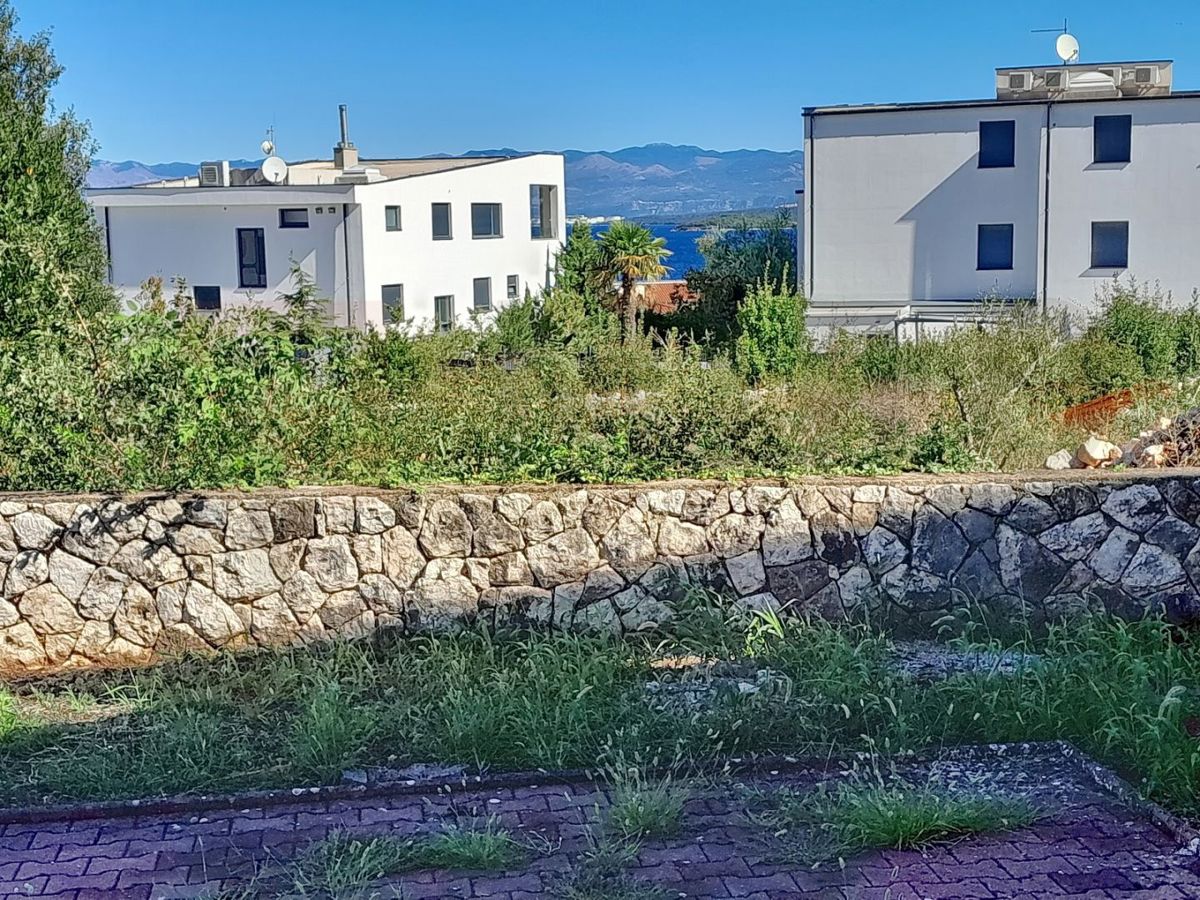 Malinska, dvosobno stanovanje v pritličju z vrtom, PRODAMO!
