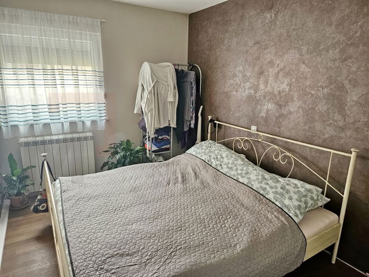 Šilo, opremljeno stanovanje v pritličju z vrtom!