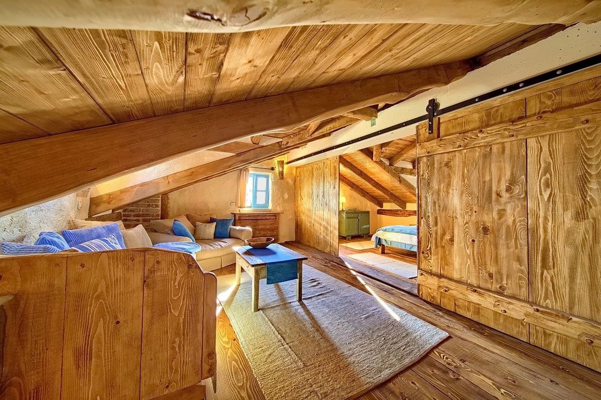 Malinska, polpritlična hiša z bazeni in čudovitim pogledom na morje!