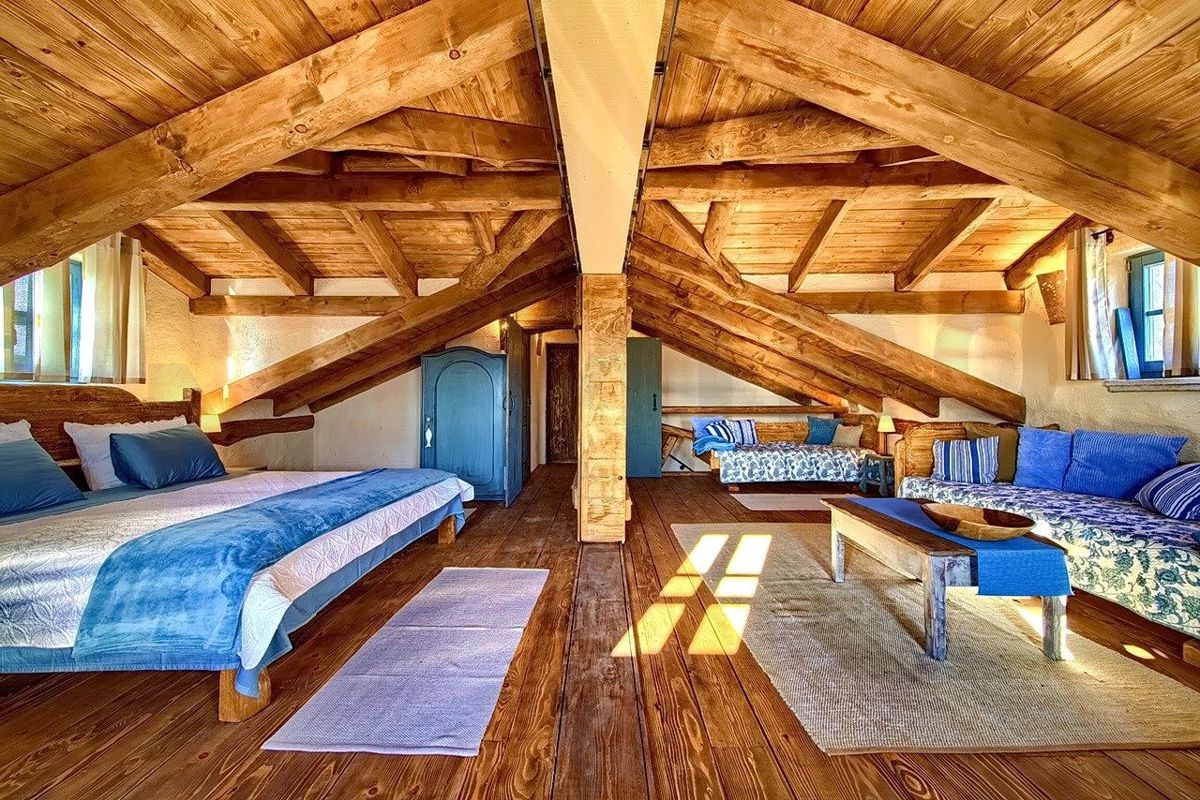 Malinska, polpritlična hiša z bazeni in čudovitim pogledom na morje!