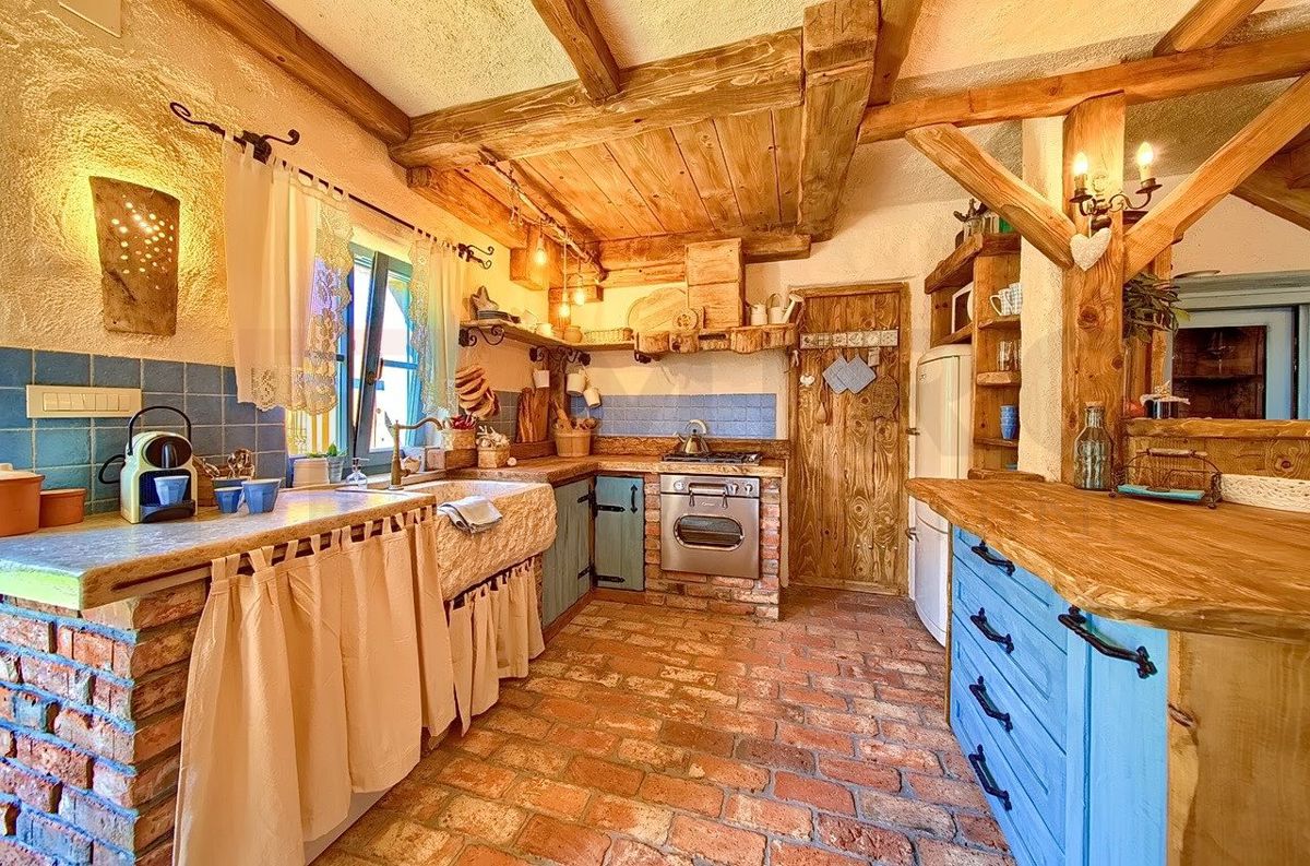 Malinska, polpritlična hiša z bazeni in čudovitim pogledom na morje!