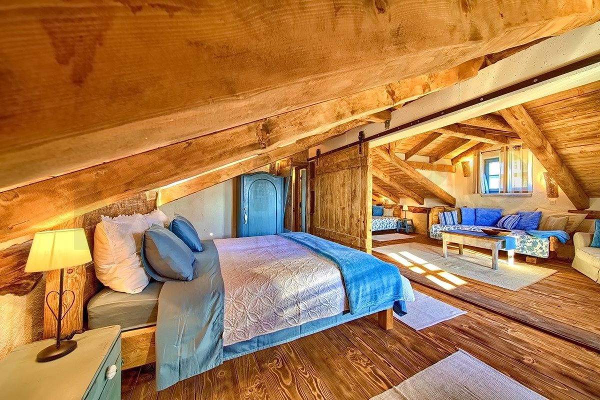 Malinska, polpritlična hiša z bazeni in čudovitim pogledom na morje!