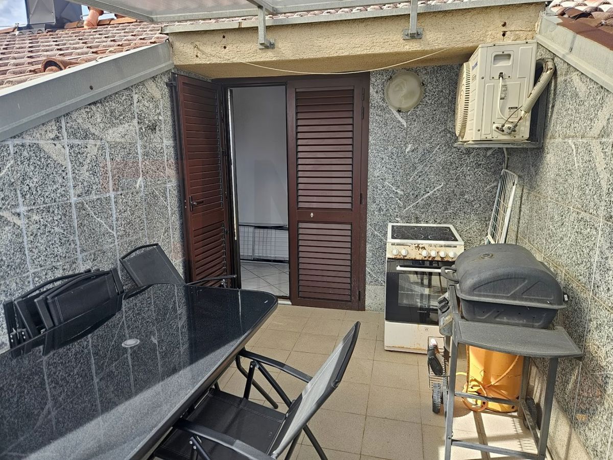 Malinska, opremljeno mansardno stanovanje s pogledom na morje!