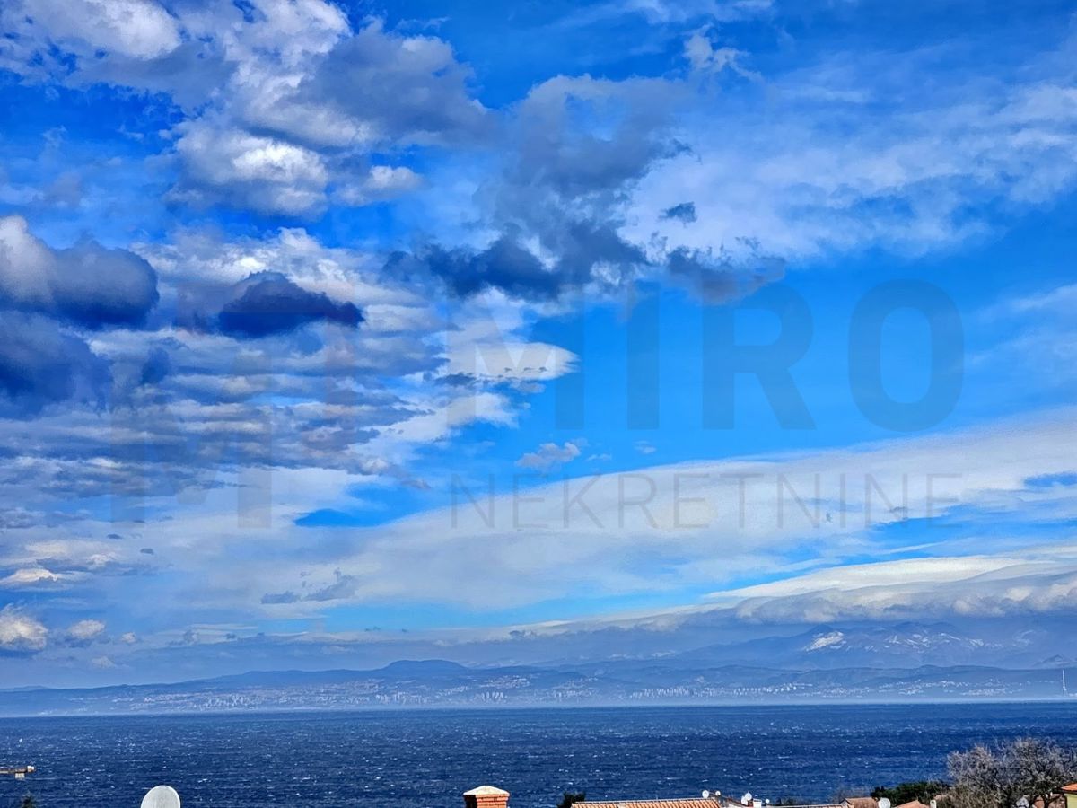 Malinska, opremljeno mansardno stanovanje s pogledom na morje!