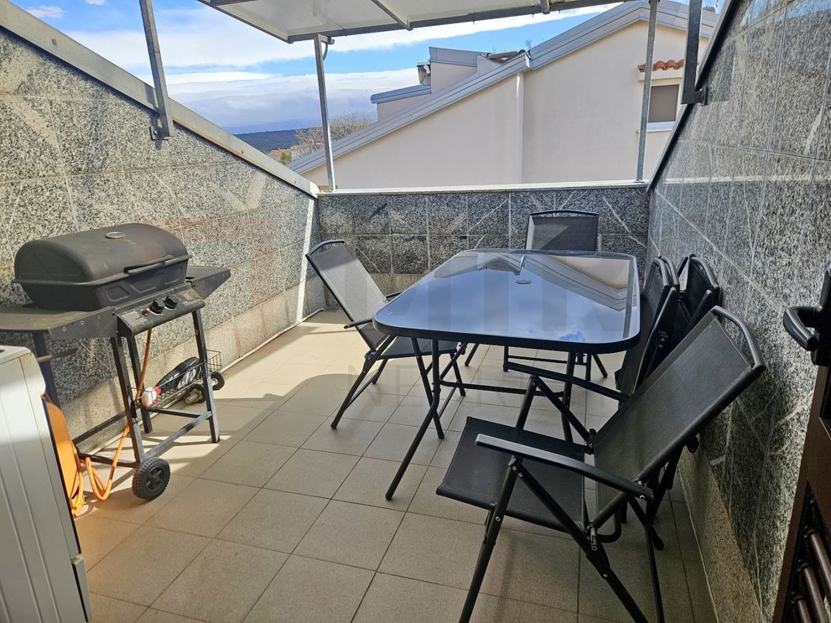 Malinska, opremljeno mansardno stanovanje s pogledom na morje!