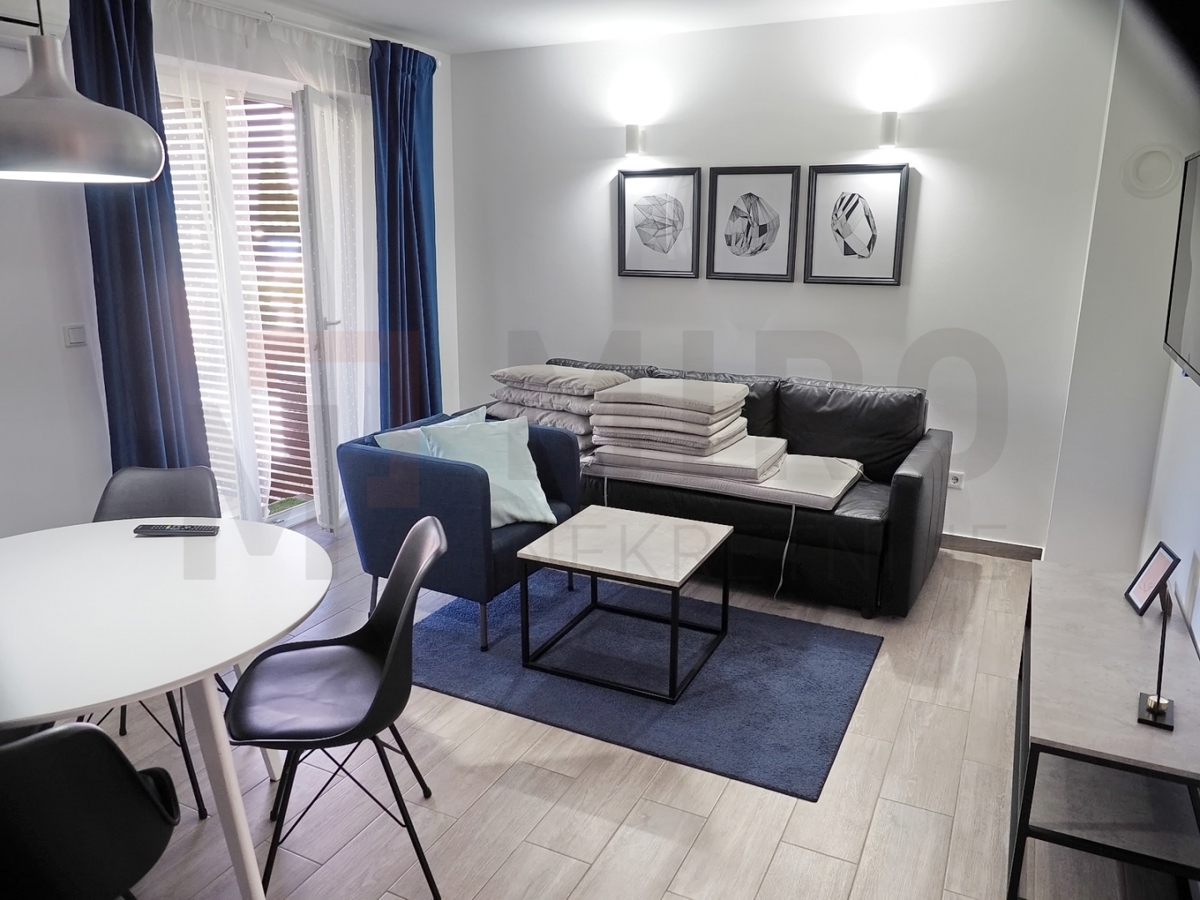 Malinska, lepo urejena samostojna hiša s 3 apartmaji, PRODAMO!