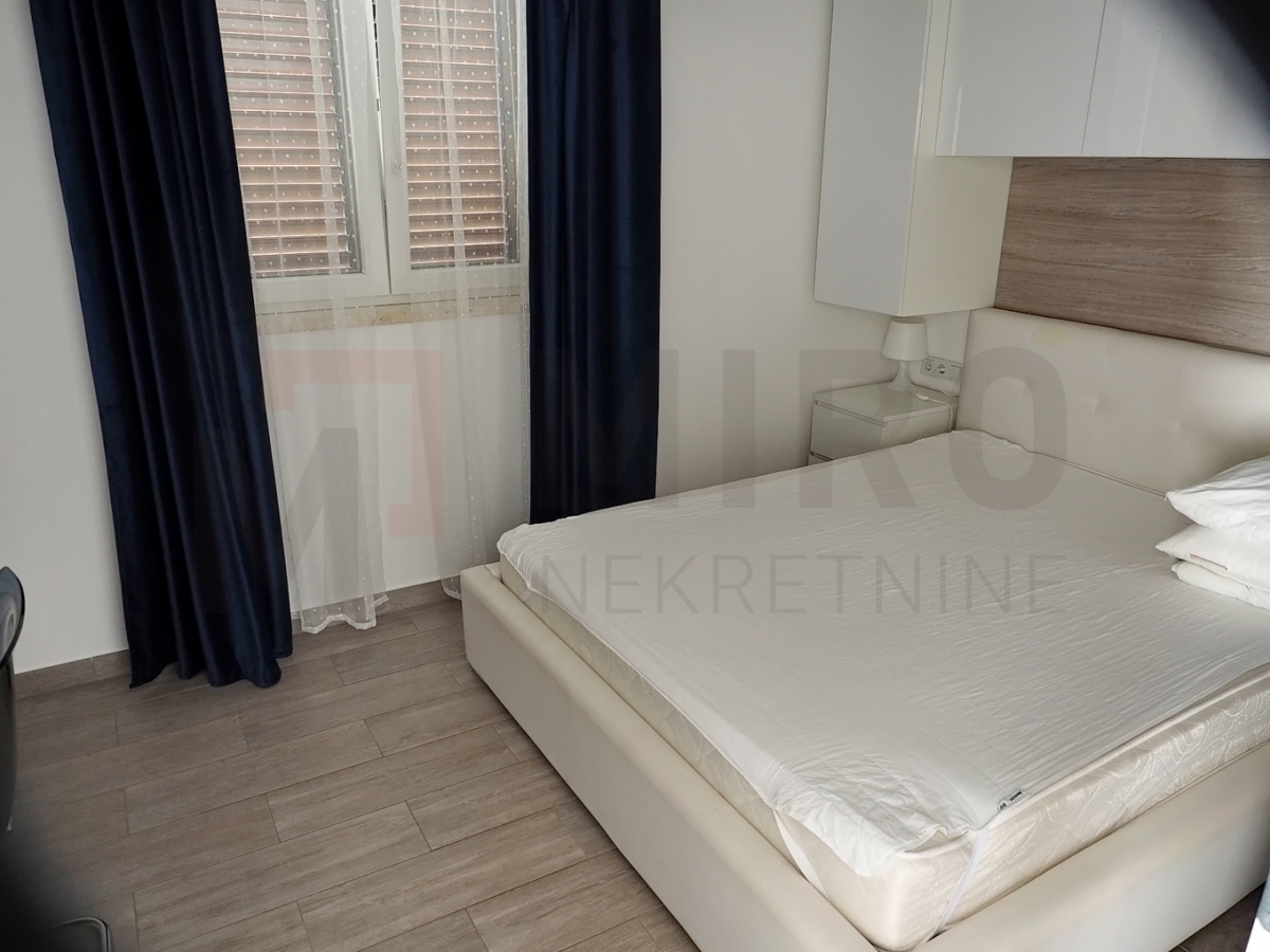 Malinska, lepo urejena samostojna hiša s 3 apartmaji, PRODAMO!