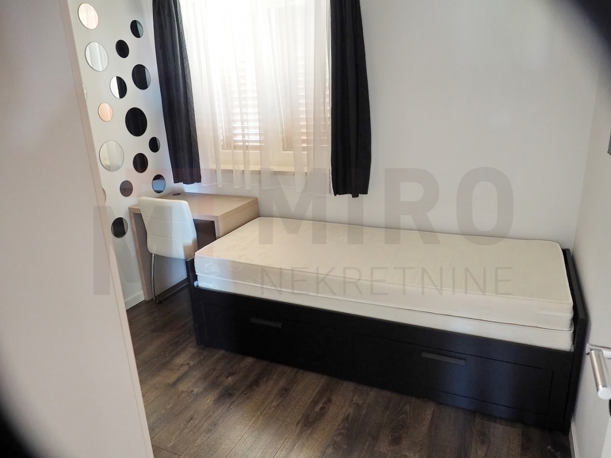 Malinska, lepo urejena samostojna hiša s 3 apartmaji, PRODAMO!