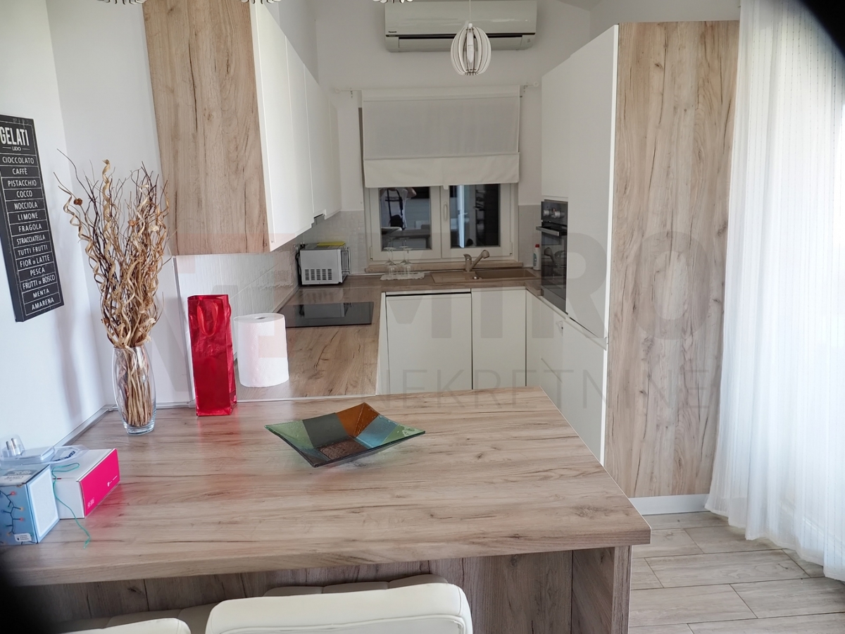 Malinska, lepo urejena samostojna hiša s 3 apartmaji, PRODAMO!