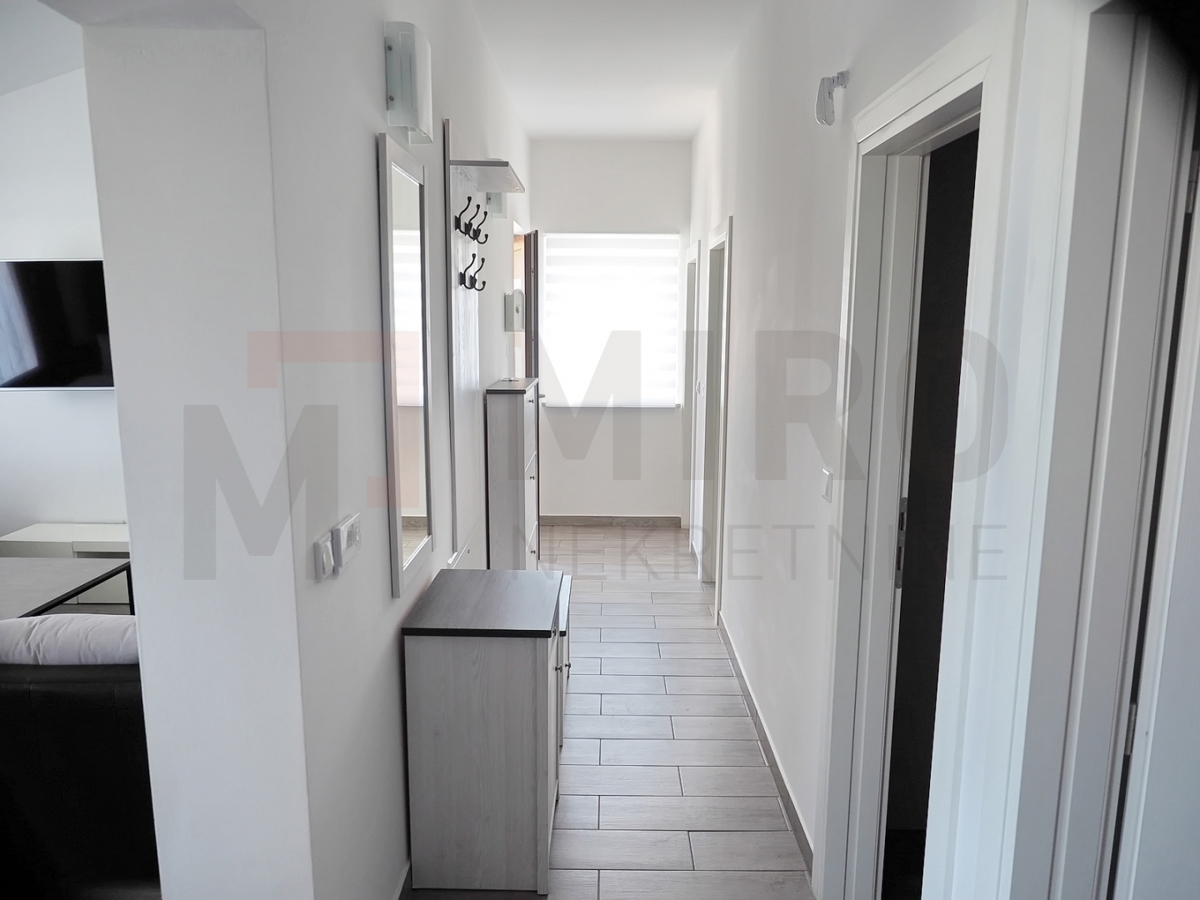 Malinska, lepo urejena samostojna hiša s 3 apartmaji, PRODAMO!
