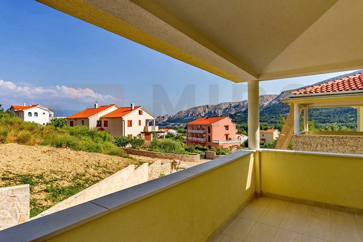 Baška, okolica, dvojček z bazenom na mirni lokaciji!
