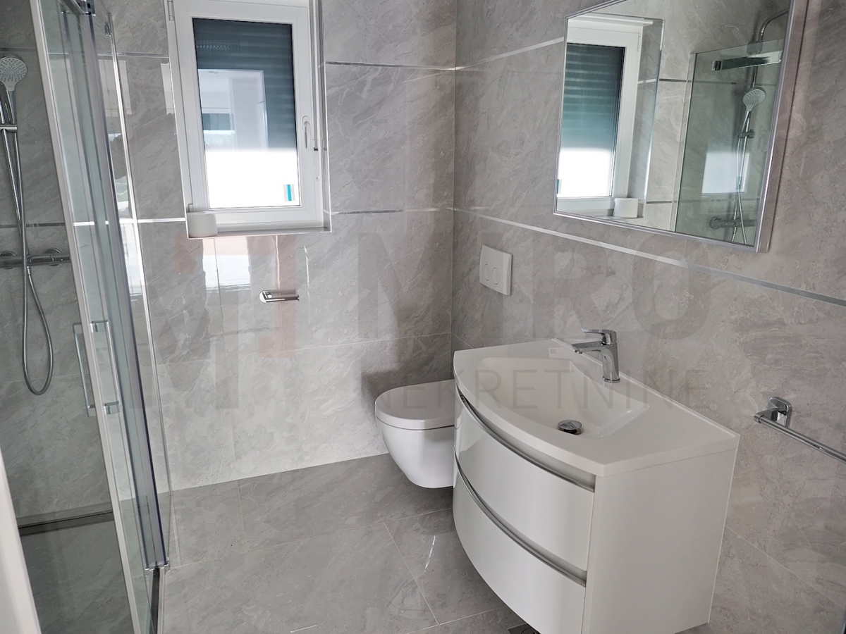 Malinska, novogradnja, dva apartmaja v pritličju in 1. nadstropju z vrtom, PRODAJA!
