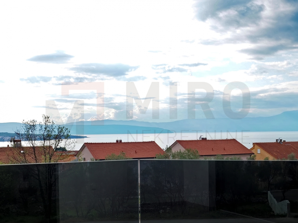 Malinska, novogradnja, dva apartmaja v pritličju in 1. nadstropju z vrtom, PRODAJA!