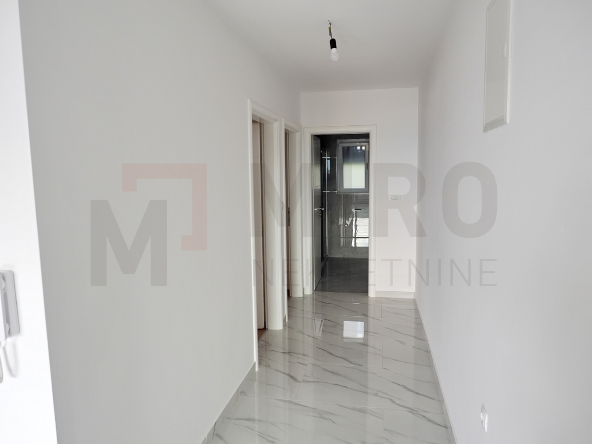 Malinska, novogradnja, dva apartmaja v pritličju in 1. nadstropju z vrtom, PRODAJA!