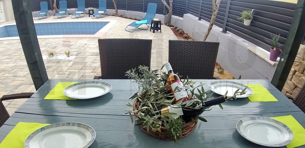 Uvala Soline, novo stanovanje z bazenom in velikim vrtom