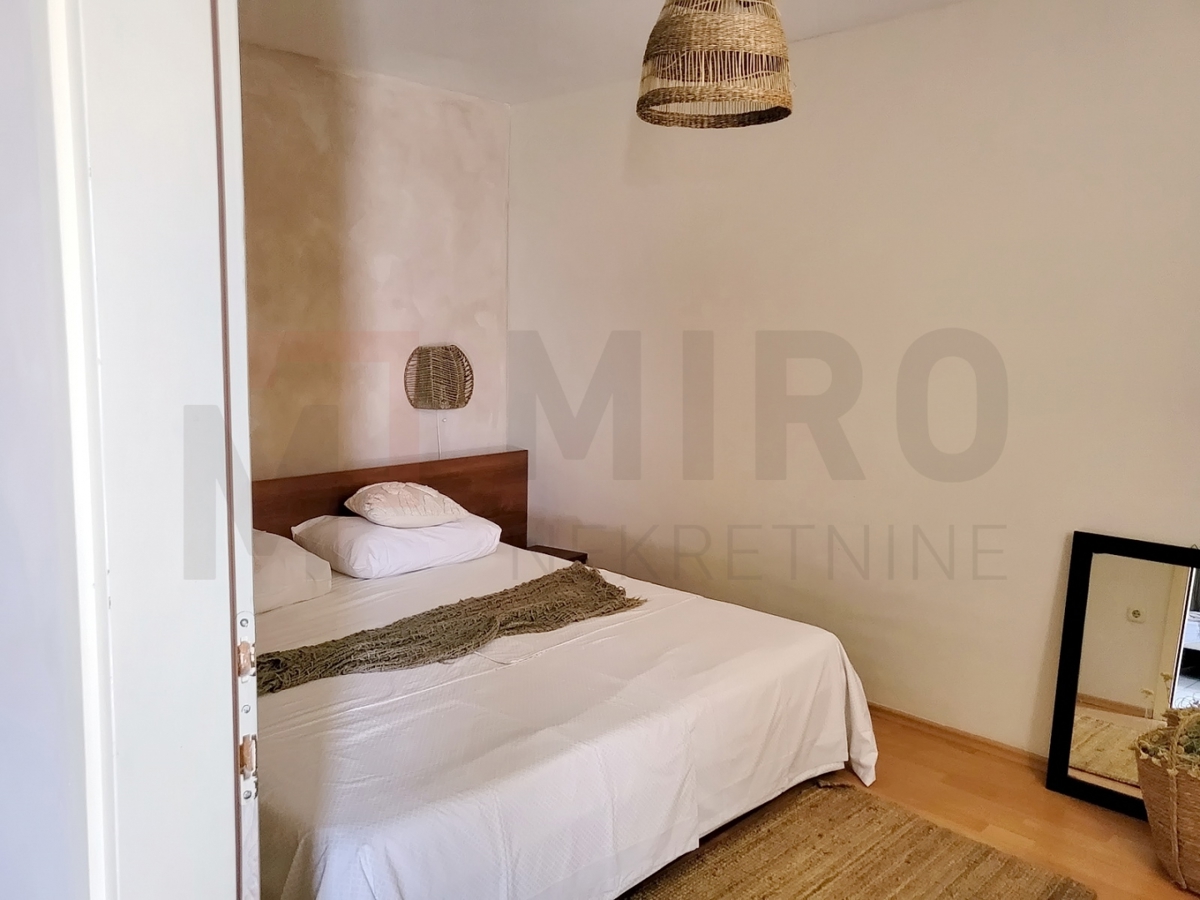 Njivice, apartma v 2. nadstropju s pogledom na morje, PRODAJA!