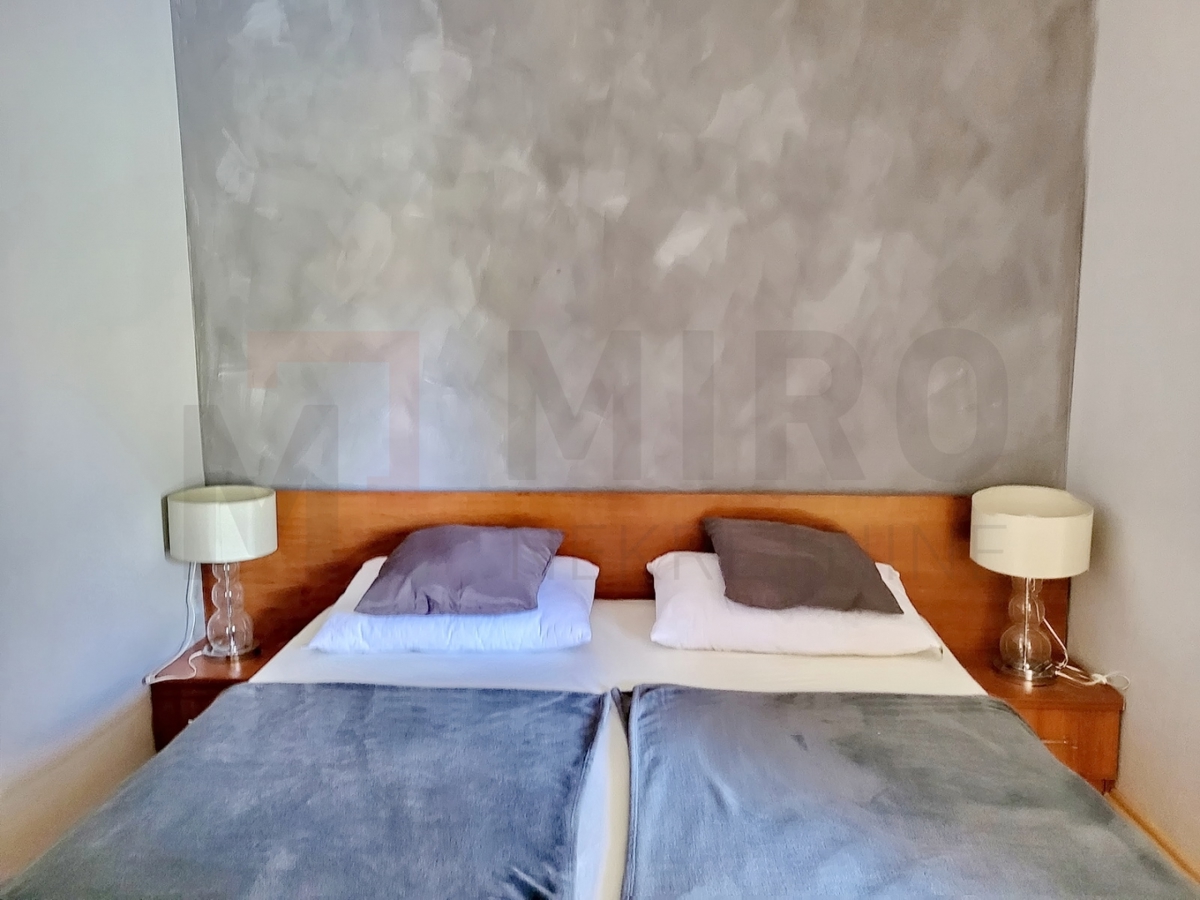 Njivice, apartma v 2. nadstropju s pogledom na morje, PRODAJA!