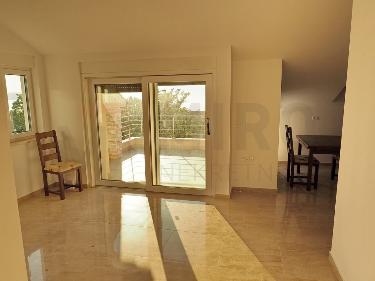 Njivice, apartma v zgornjem nadstropju s panoramskim pogledom na morje