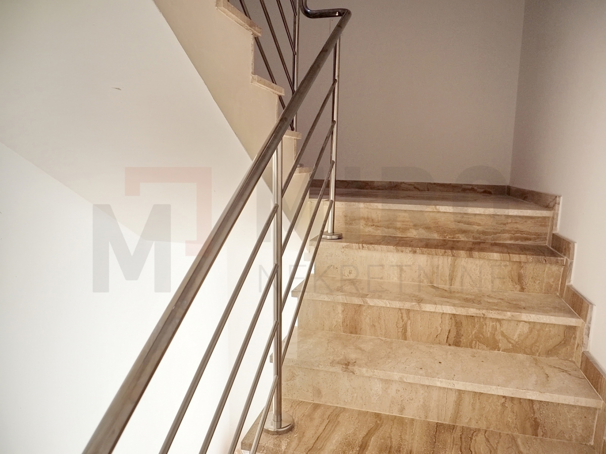 Njivice, apartma v zgornjem nadstropju s panoramskim pogledom na morje
