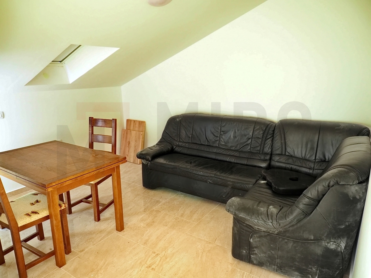 Njivice, apartma v zgornjem nadstropju s panoramskim pogledom na morje
