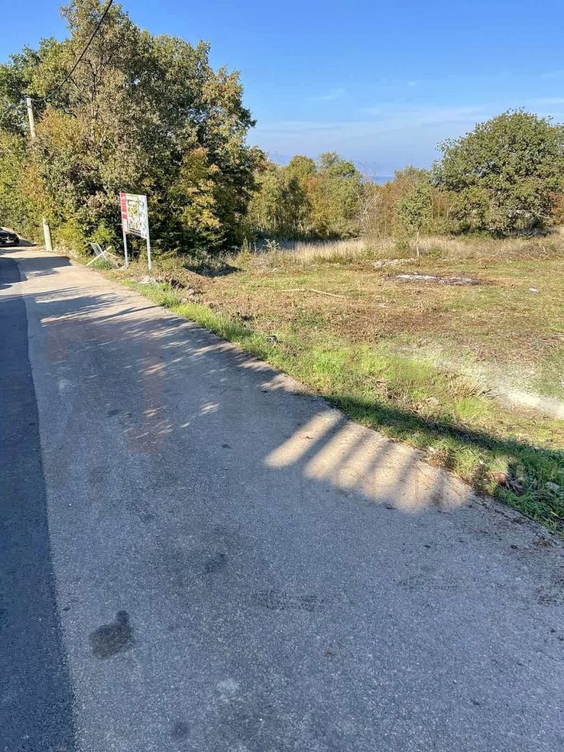Malinska, okolica, prodamo gradbeno zemljišče na mirni lokaciji!