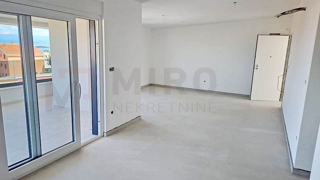 Malinska, novogradnja, pritlični apartma z bazenom in vrtom