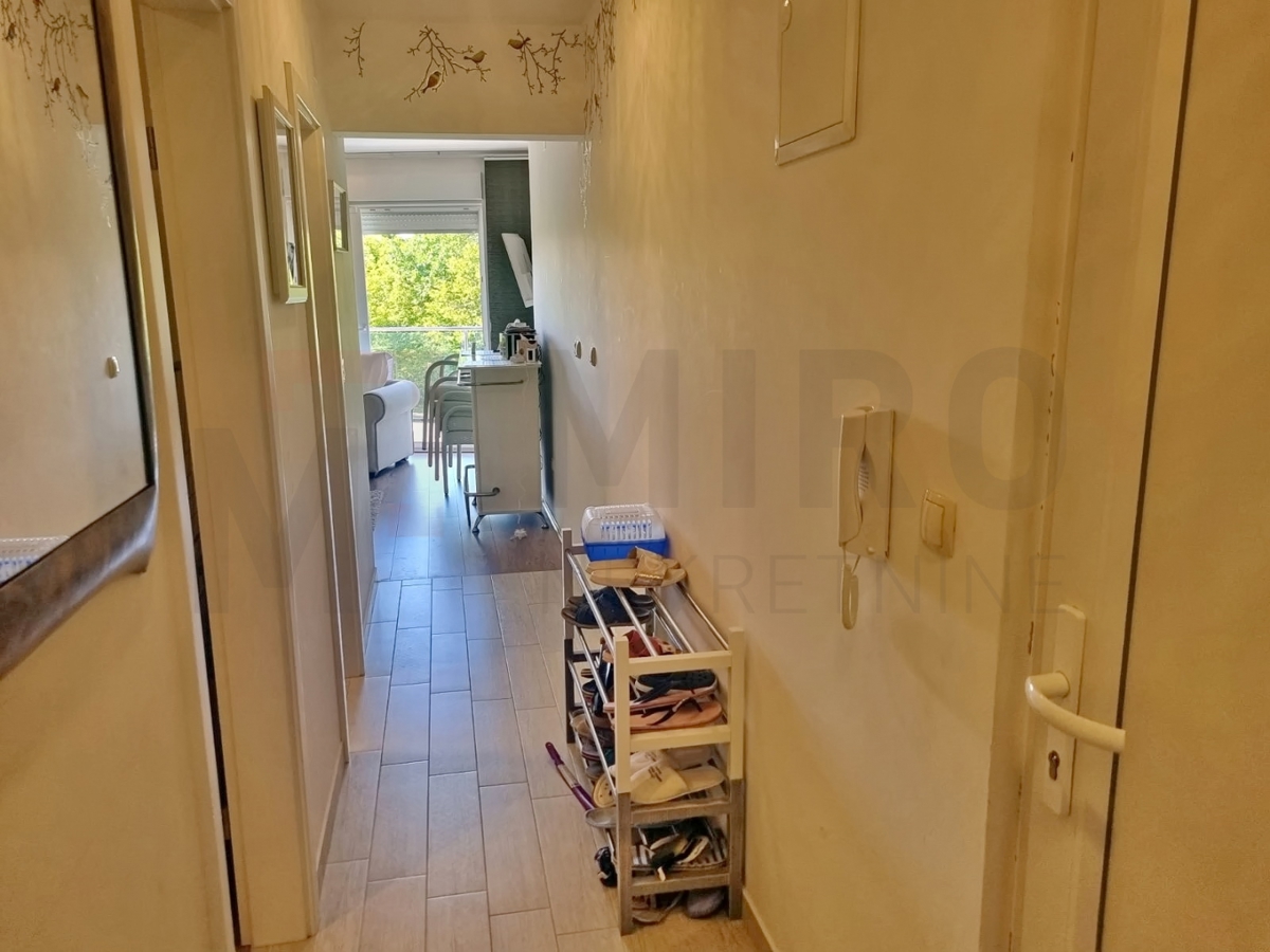 Njivice, opremljeno stanovanje v 1. nadstropju s pogledom na morje