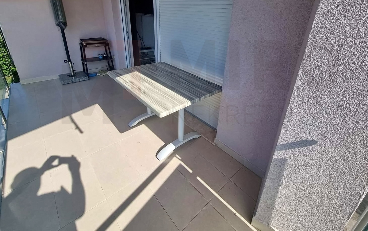 Njivice, opremljeno stanovanje v 1. nadstropju s pogledom na morje