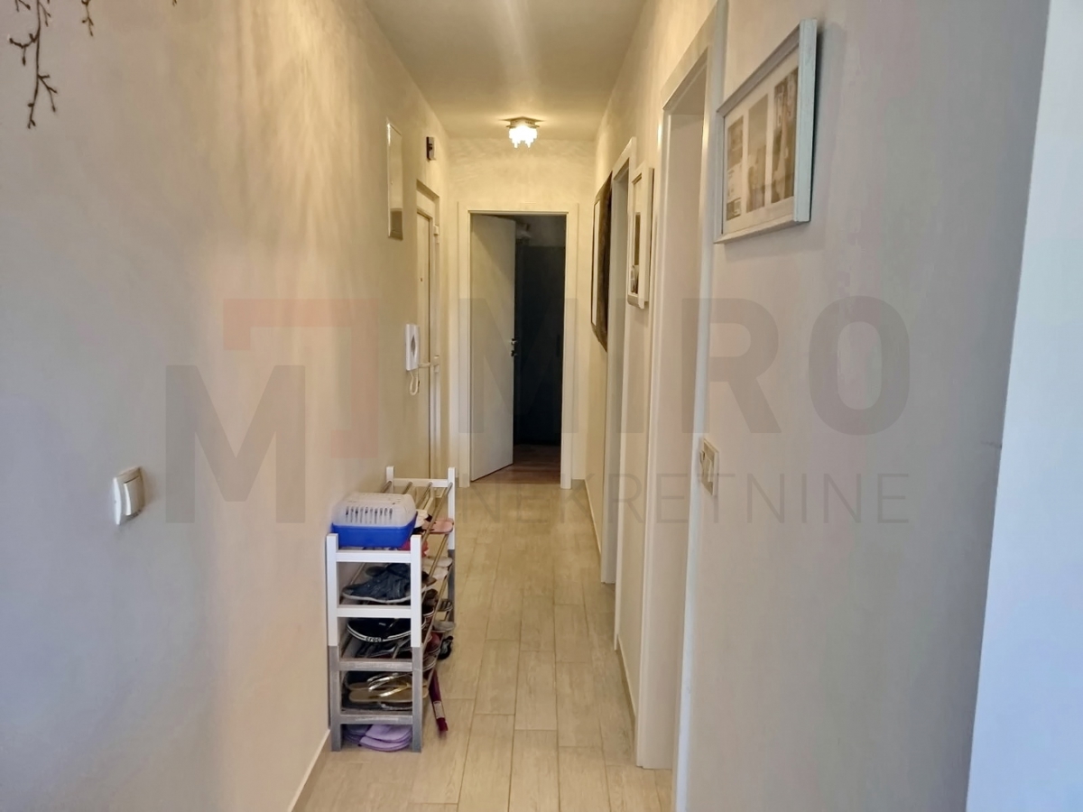 Njivice, opremljeno stanovanje v 1. nadstropju s pogledom na morje